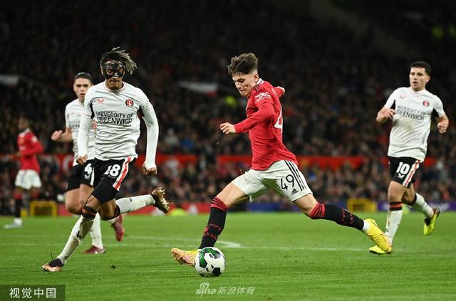 便显得格外 便显得格外